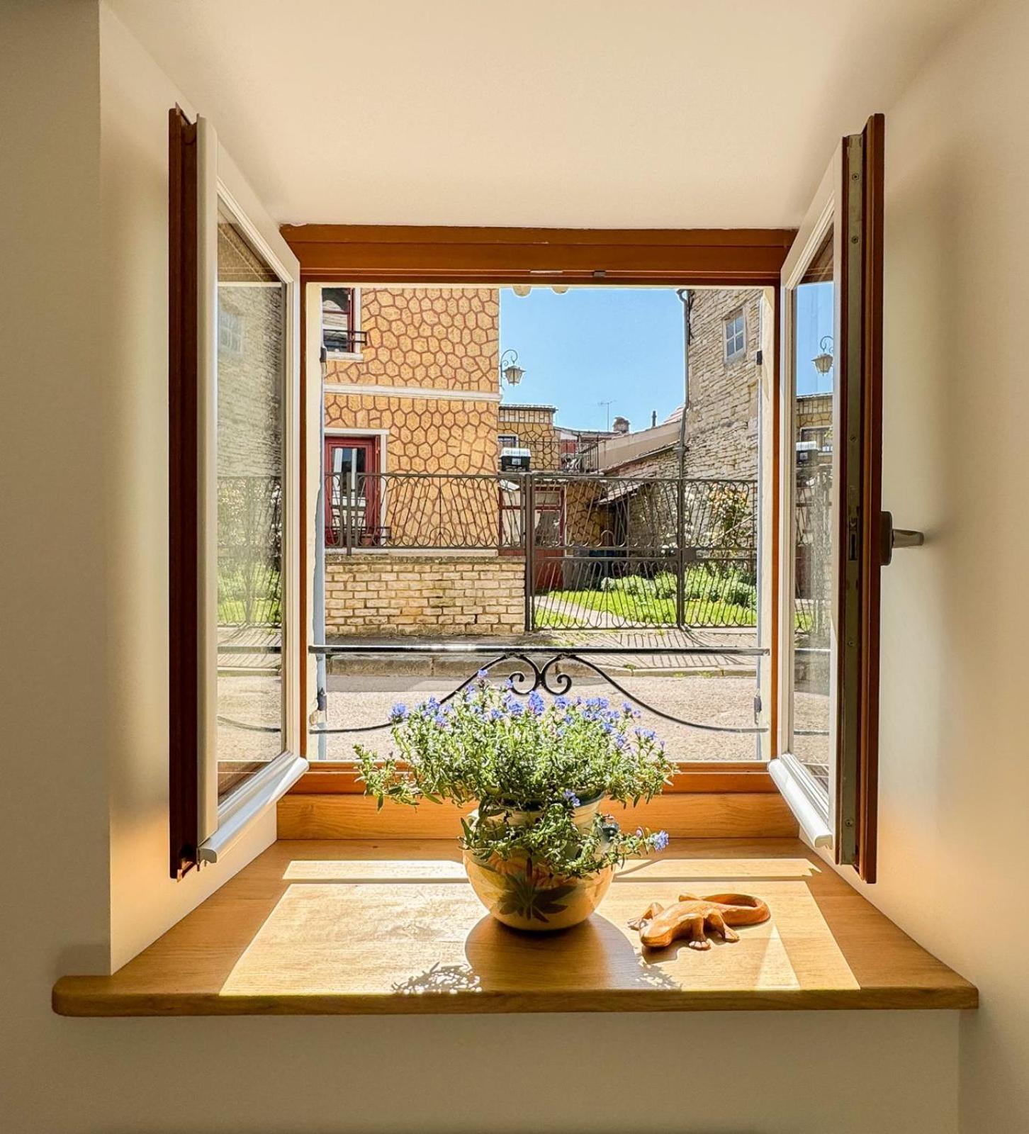 La Petite Maison Noyers-sur-Serein Exterior foto